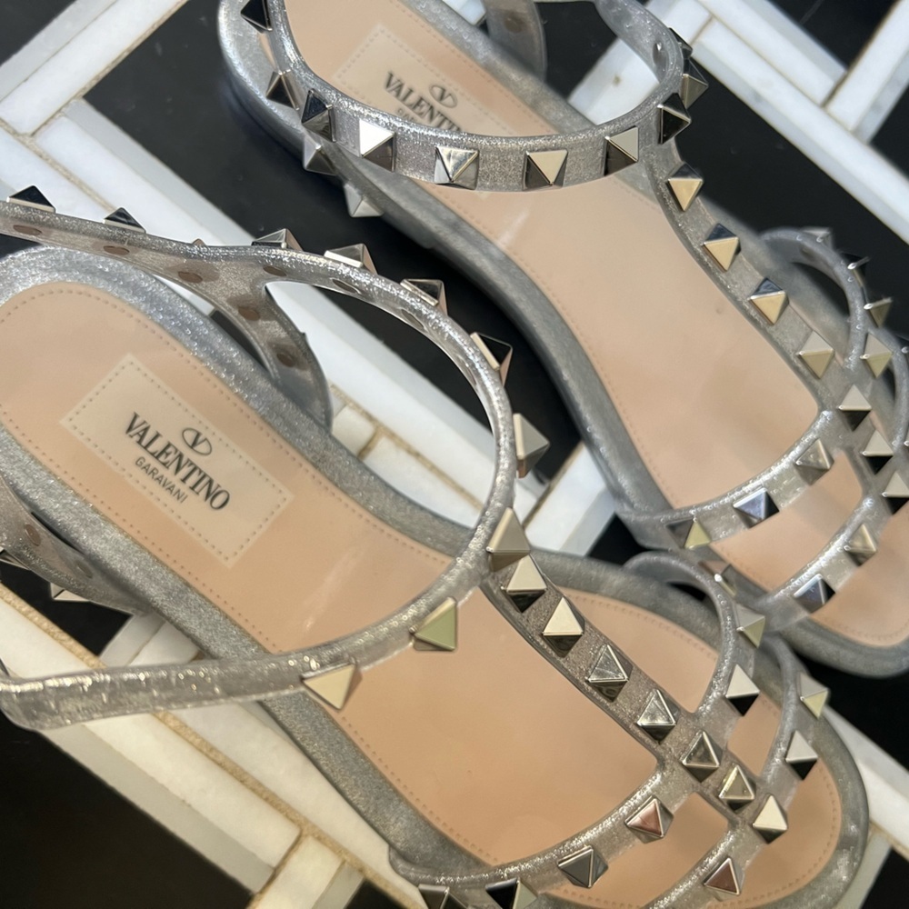 Garavani Glitter Rockstud Gladiator Sandals In Silver - Picture 8 of 8